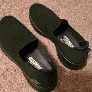 Black Skechers memory foam 7.5 womens